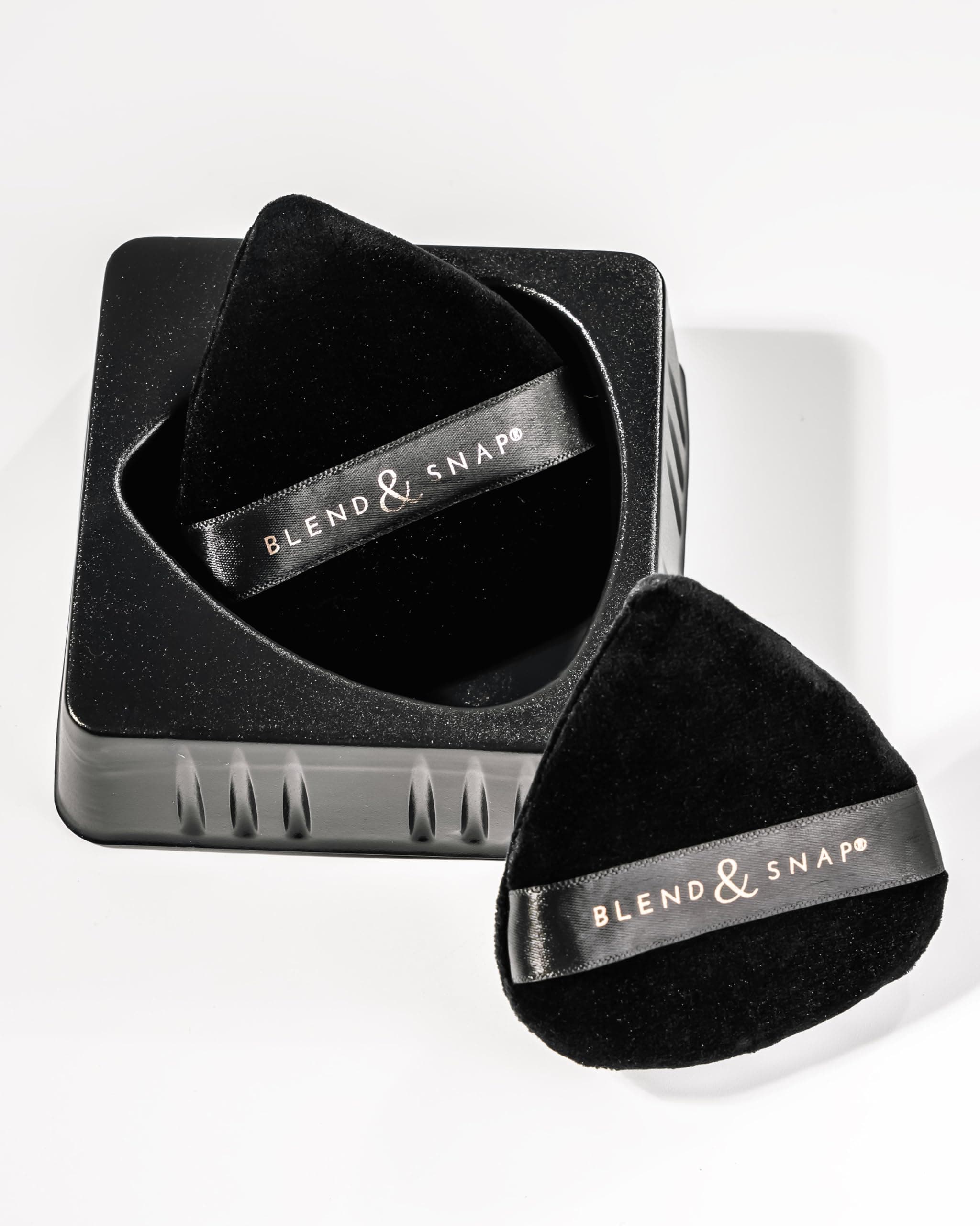 Blend & Snap Mini Velour Triangle Makeup Puff for Smooth and Flawless Coverage - Quick-Drying Sponge for Foundation and Concealer / Powder Press Pad - Precision Tip for Easy Application