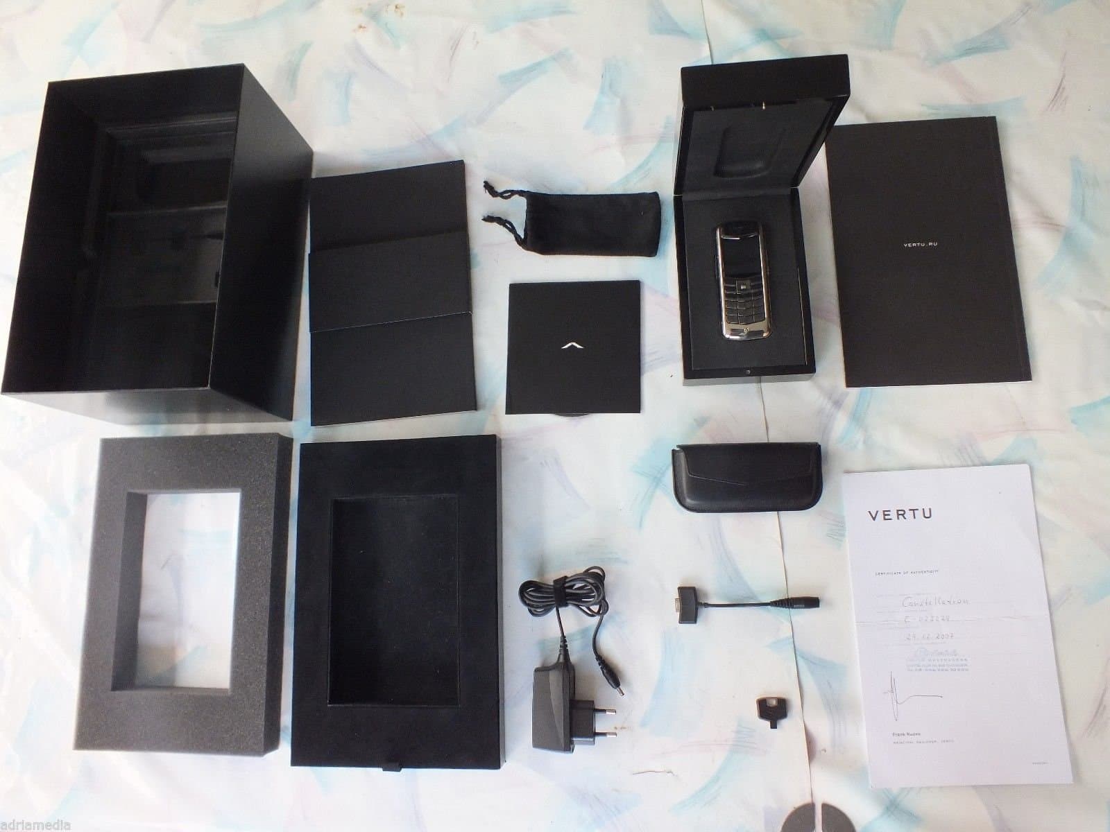 Vertu Constellation Quest 750 probe Gold edition