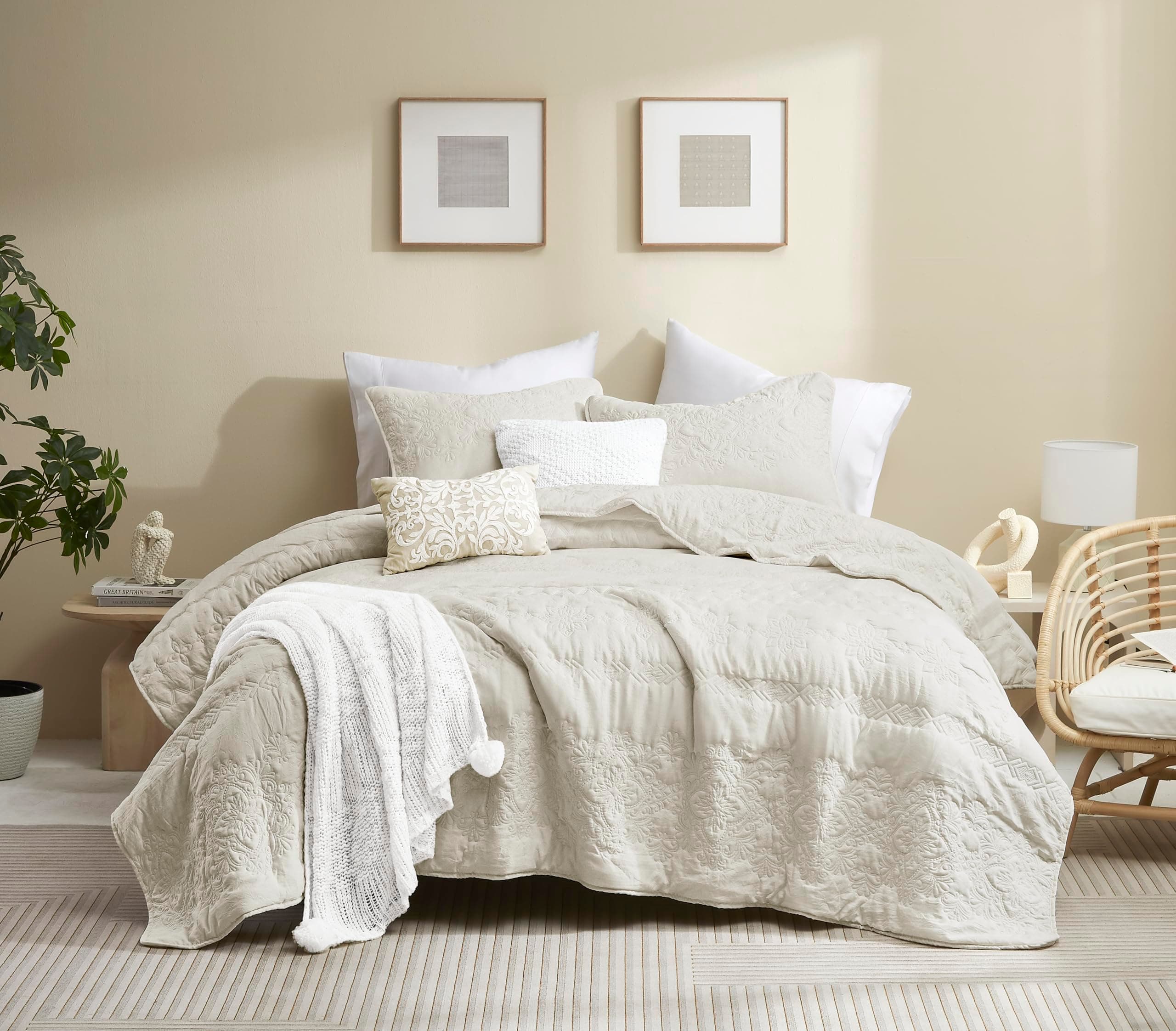 Boho Light Beige Quilt King Size Bedding Sets with Pillow Sham, Bohemian Lightweight Bedspread Coverlet, Farmhouse Floral Vintage Thin Comforter Bed Cover All Season, 3 Pieces, 104x90 inches